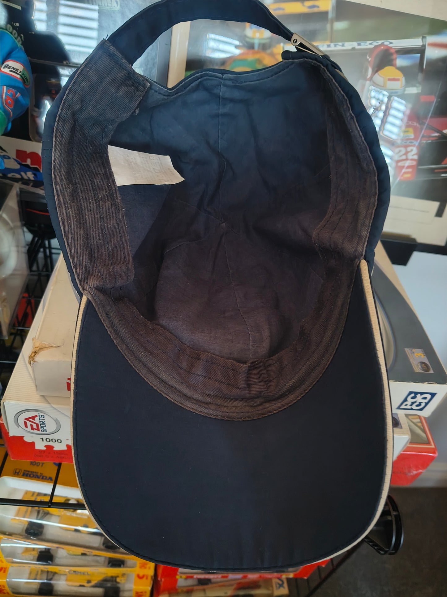 2010 Sebastian Vettel Red Bull racing F1 cap number 5 official